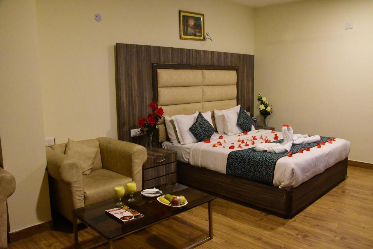 Rama Trident, Katra Hotel Катра Екстериор снимка