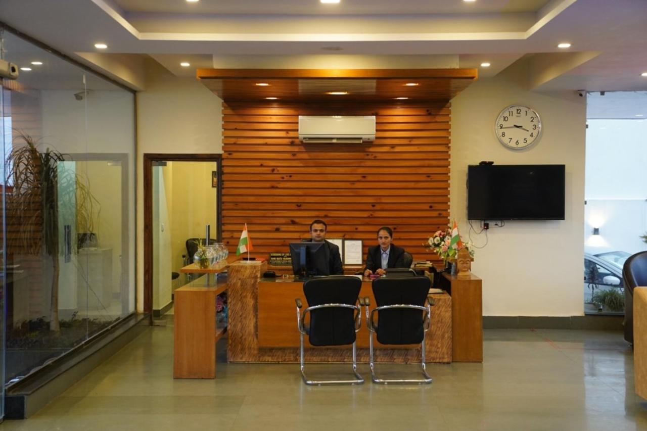 Rama Trident, Katra Hotel Катра Екстериор снимка