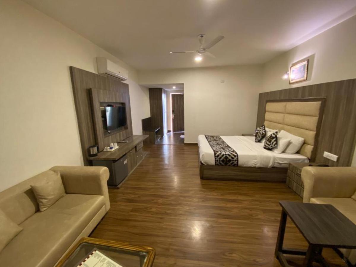 Rama Trident, Katra Hotel Катра Екстериор снимка