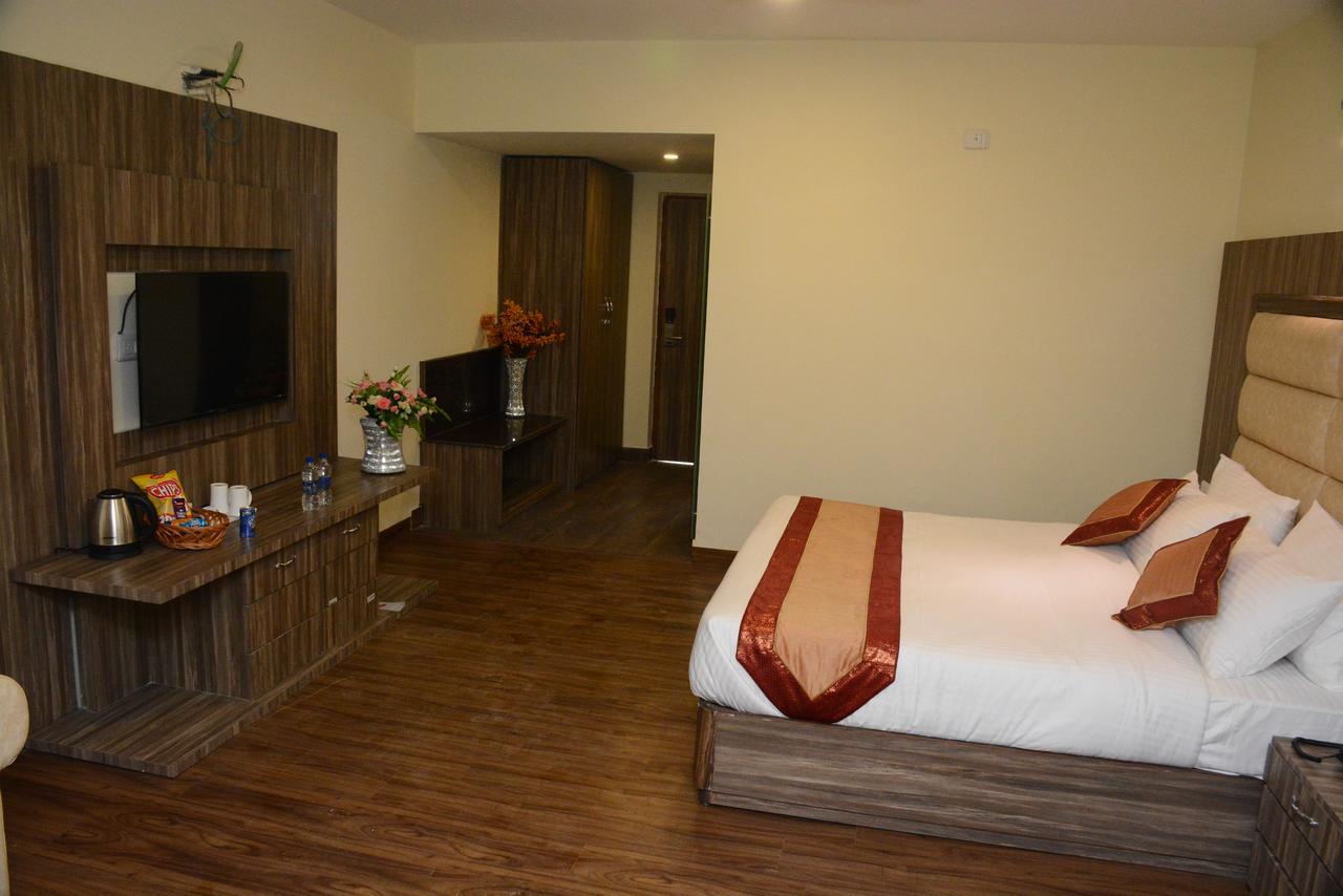 Rama Trident, Katra Hotel Катра Екстериор снимка
